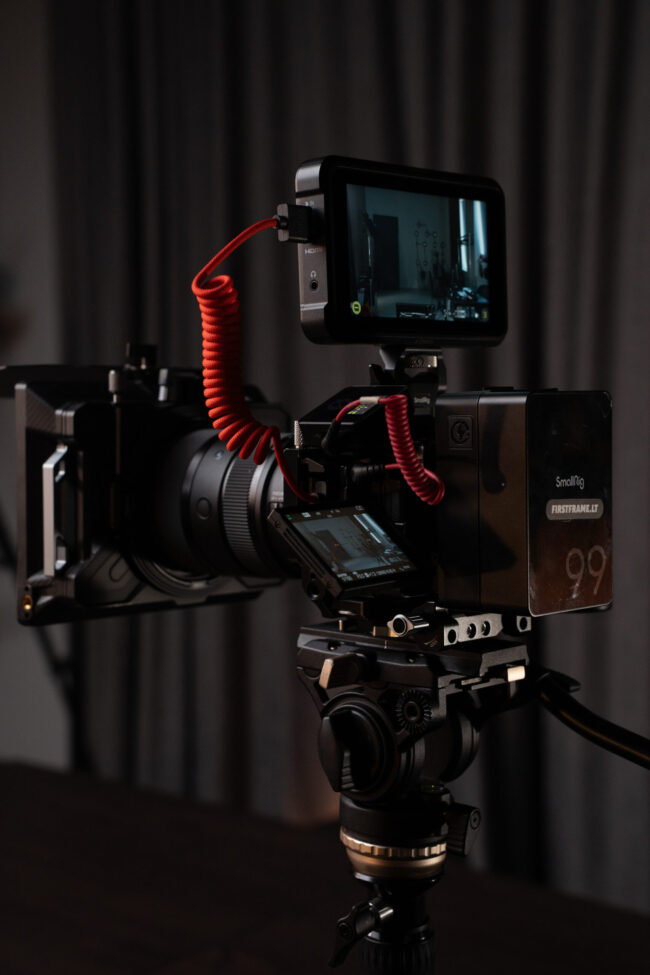 Kino kamera Sony FX3 iš arti