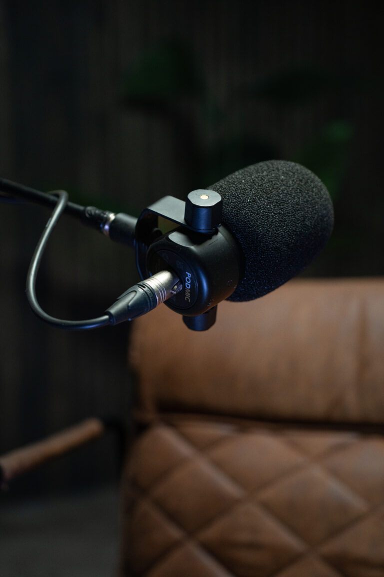 Mikrofonas podcasto įrašui iš arti
