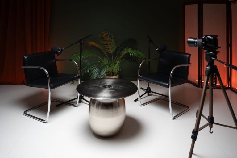 Podcastų filmavimo setas „Smaragdas“ – „Content“ salė, Ninel Studio, Vilnius
