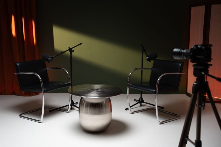 Podcastų filmavimo setas „Smaragdas“ – „Content“ salė, Ninel Studio, Vilnius