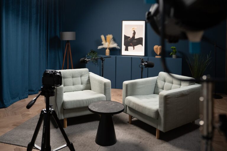 Podcastų filmavimo setas „Mėlyna Mėlyna“ – erdvė „Laimė“, Šiaurė Studios, Vilnius